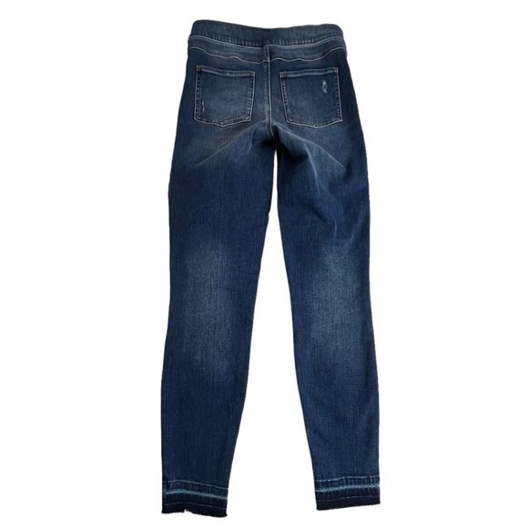 Spanx Medium Wash Mid Rise Distressed Raw Hem Pull On Skinny Jegging Jeans Small - Picture 3 of 8